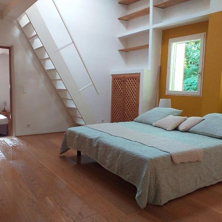 Maison Au Coeur De Fontaine De Vaucluse, Nichee Sur Le Rocher Et Surplombant La Sorgue Екстериор снимка