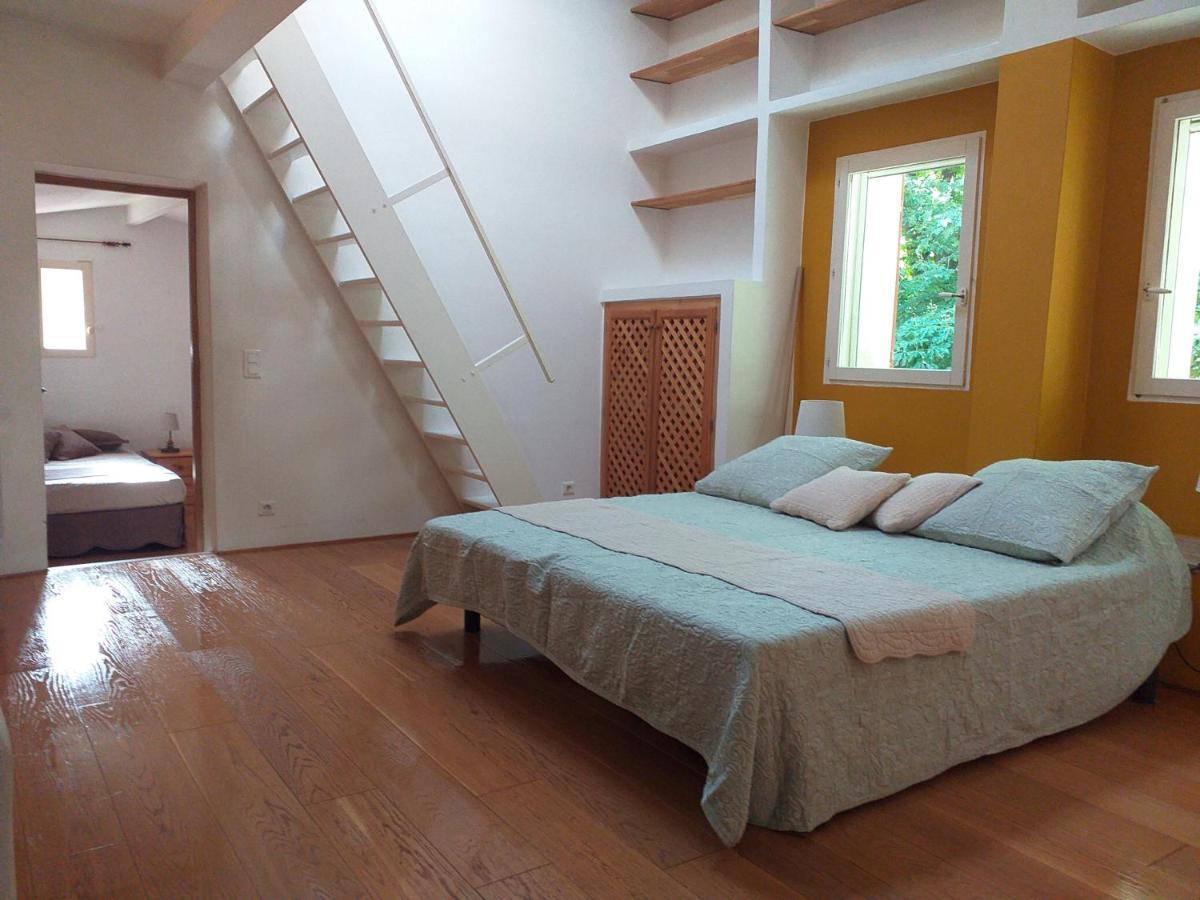 Maison Au Coeur De Fontaine De Vaucluse, Nichee Sur Le Rocher Et Surplombant La Sorgue Екстериор снимка