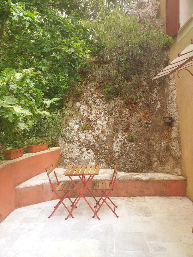Maison Au Coeur De Fontaine De Vaucluse, Nichee Sur Le Rocher Et Surplombant La Sorgue Екстериор снимка
