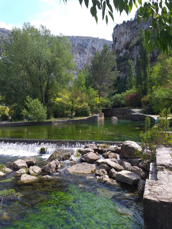 Maison Au Coeur De Fontaine De Vaucluse, Nichee Sur Le Rocher Et Surplombant La Sorgue Екстериор снимка