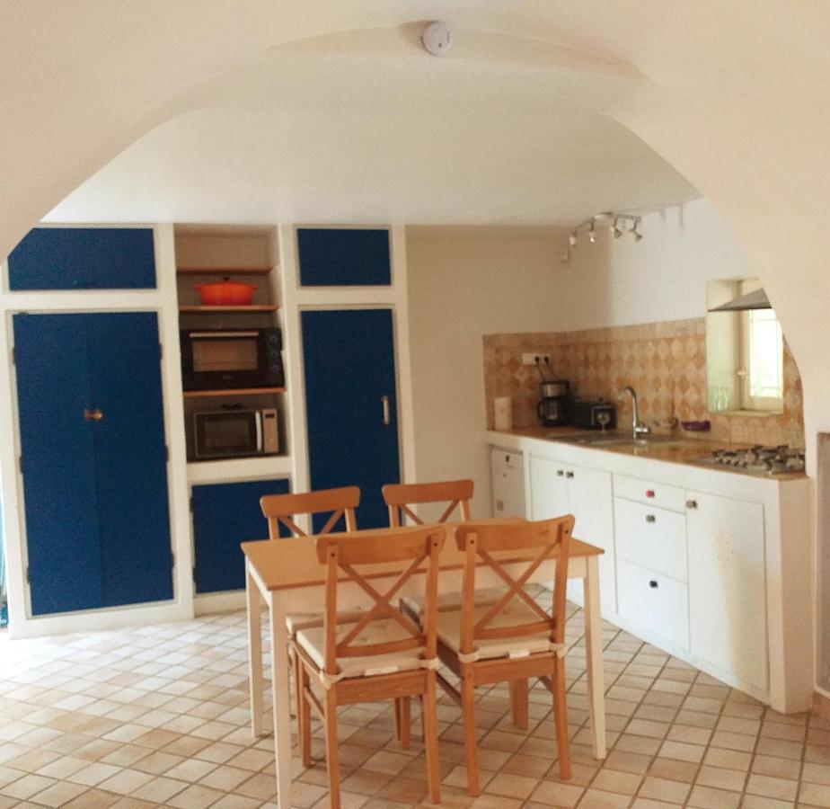 Maison Au Coeur De Fontaine De Vaucluse, Nichee Sur Le Rocher Et Surplombant La Sorgue Екстериор снимка