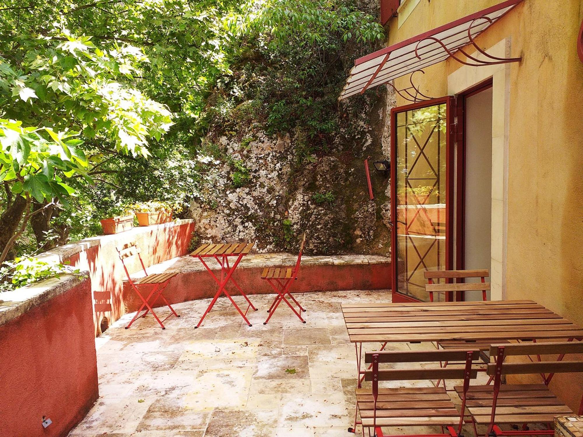 Maison Au Coeur De Fontaine De Vaucluse, Nichee Sur Le Rocher Et Surplombant La Sorgue Екстериор снимка